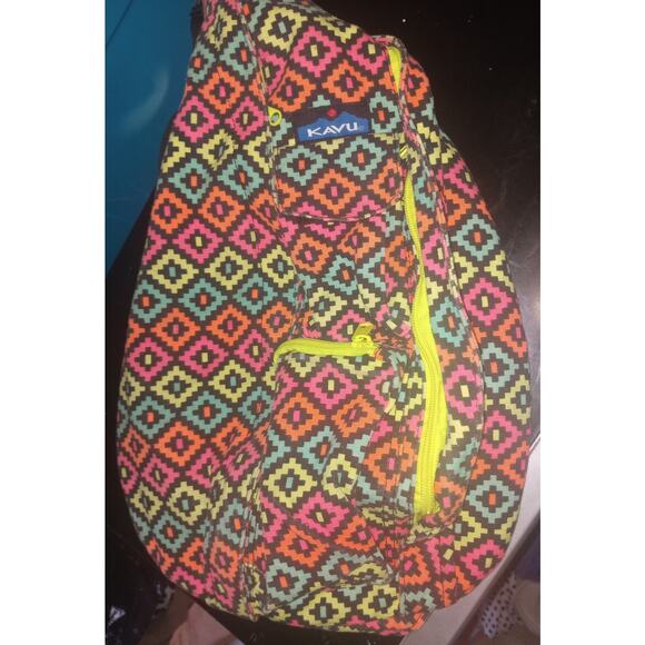 Kavu Slingback Bright Pattern Zipper Bag - Picture 1 of 3